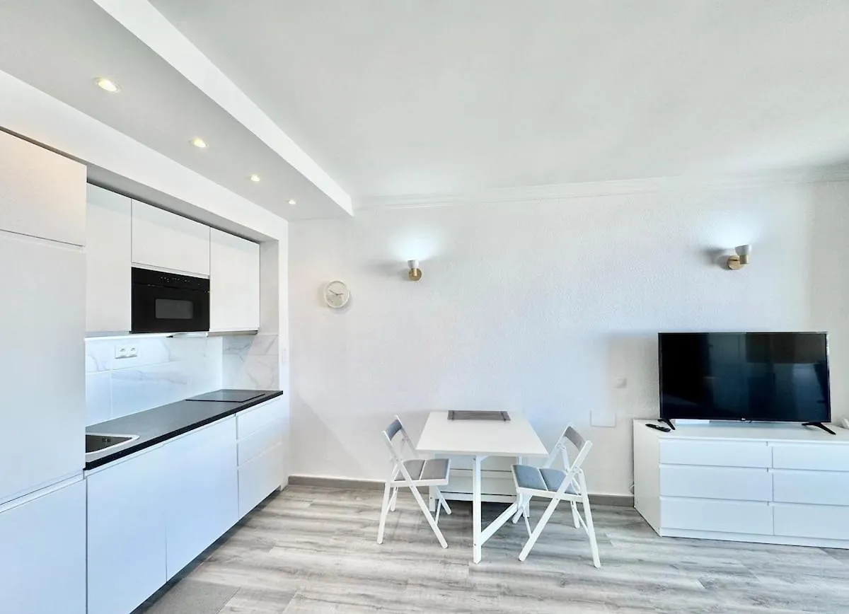 Lafrenchtouch - Estudio Con Vista Al Puerto Fuengirola 0*,